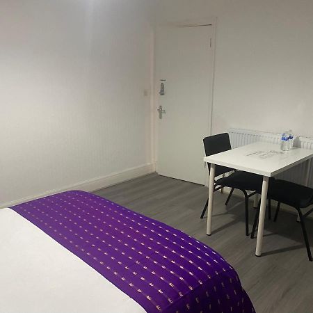 Sunrup Heathrow Apartman Feltham Kültér fotó