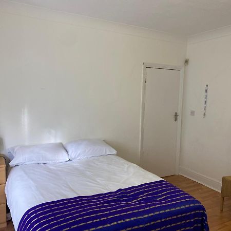 Sunrup Heathrow Apartman Feltham Kültér fotó