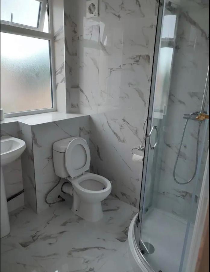 Sunrup Heathrow Apartman Feltham Kültér fotó