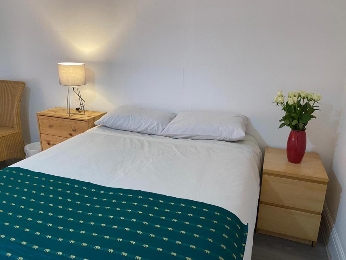 Sunrup Heathrow Apartman Feltham Kültér fotó