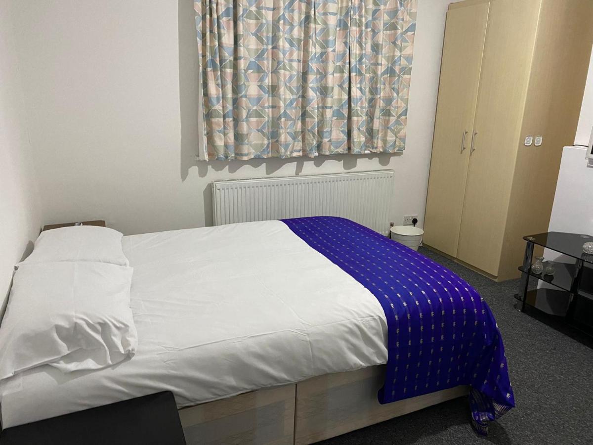 Sunrup Heathrow Apartman Feltham Kültér fotó