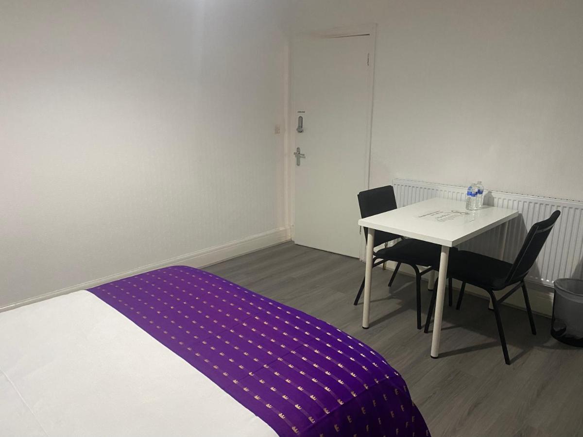 Sunrup Heathrow Apartman Feltham Kültér fotó