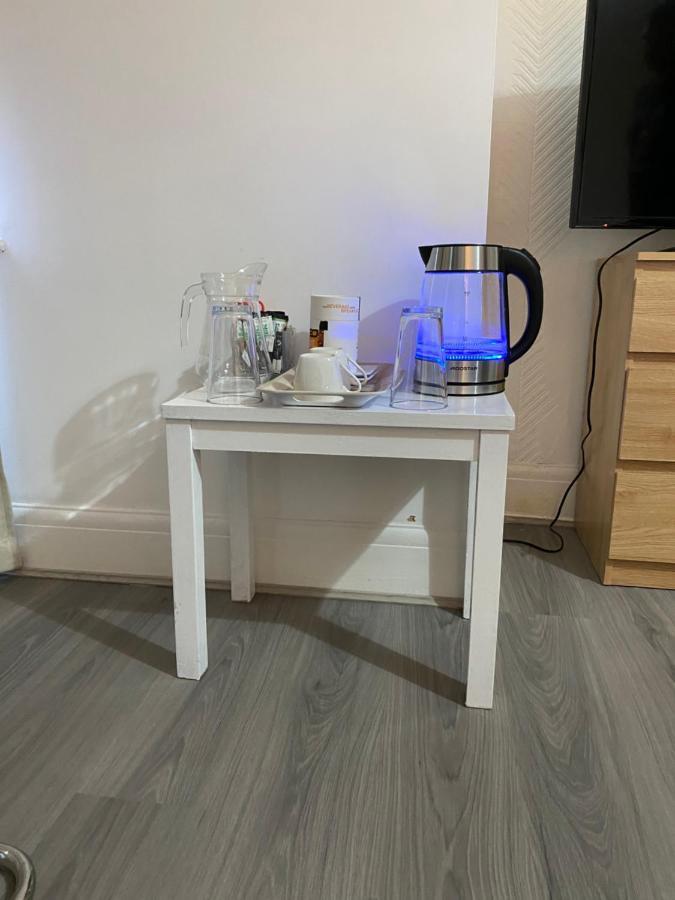 Sunrup Heathrow Apartman Feltham Kültér fotó