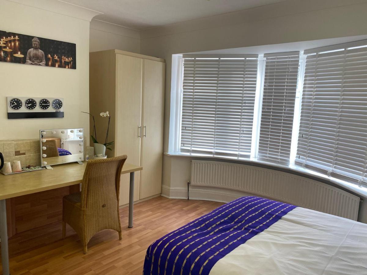 Sunrup Heathrow Apartman Feltham Kültér fotó