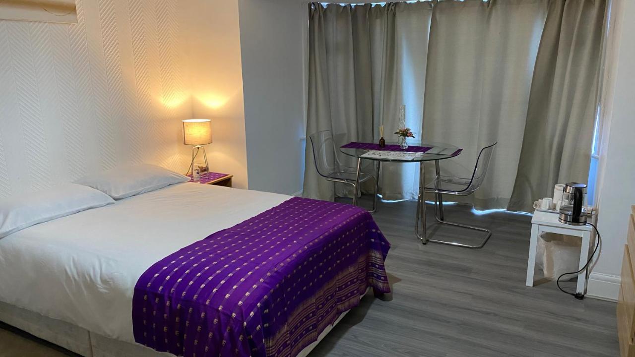 Sunrup Heathrow Apartman Feltham Kültér fotó