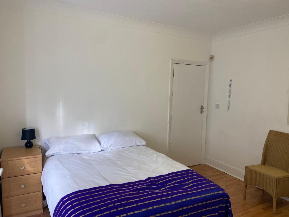 Sunrup Heathrow Apartman Feltham Kültér fotó